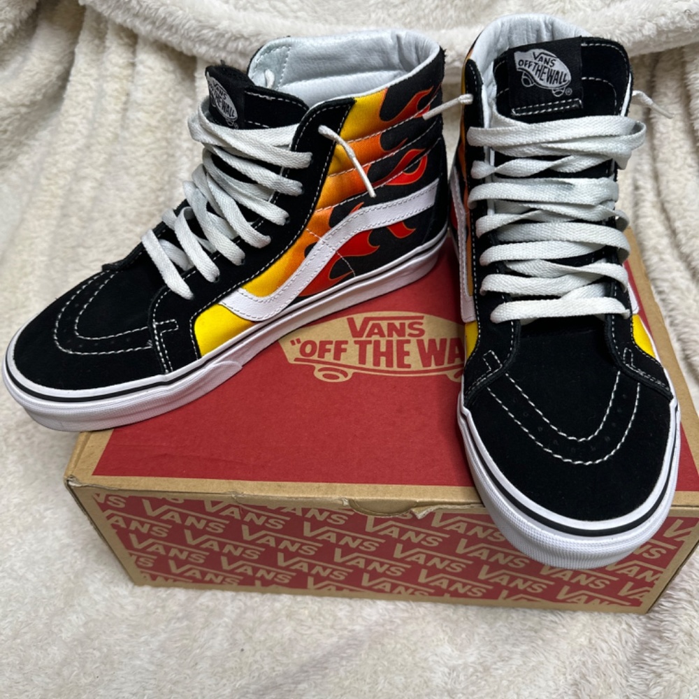 Vans - Picture 2 of 6